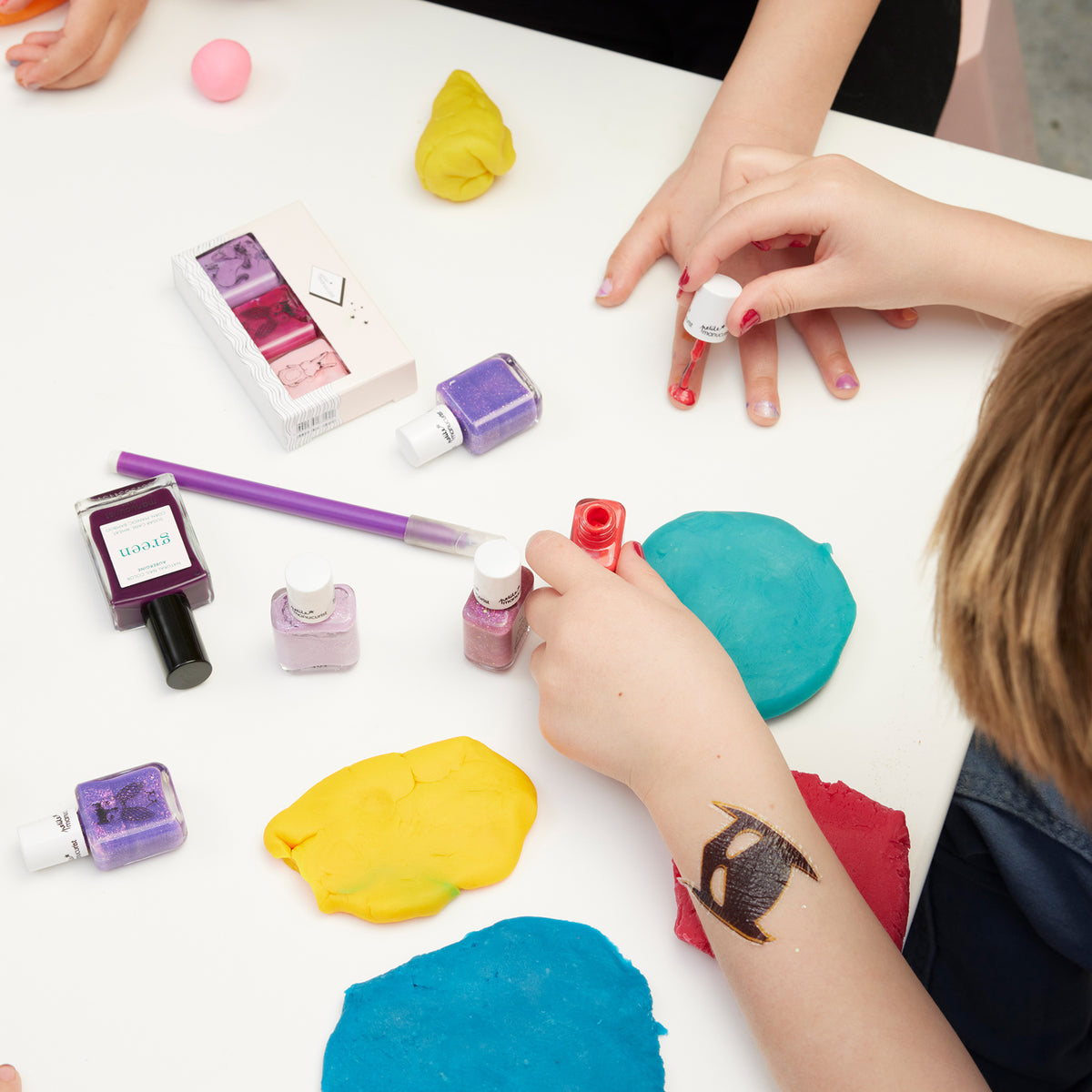 Children paint their nails with Manucurist&